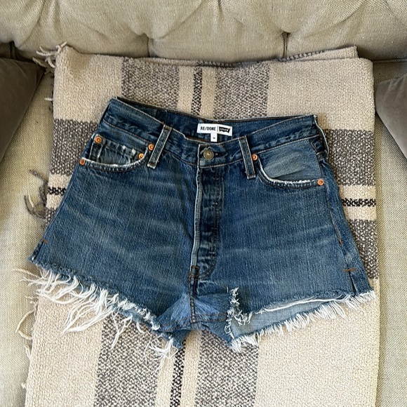 Re/Done Levi’s Medium Wash Denim Jean Shorts Size 24 - Picture 4 of 5